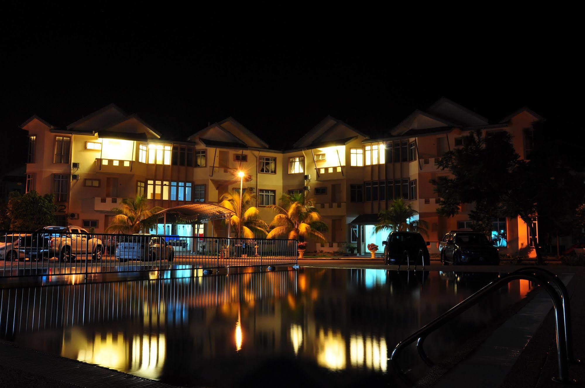 Seri Bayu Resort Hotel Sungai Pelek Ngoại thất bức ảnh